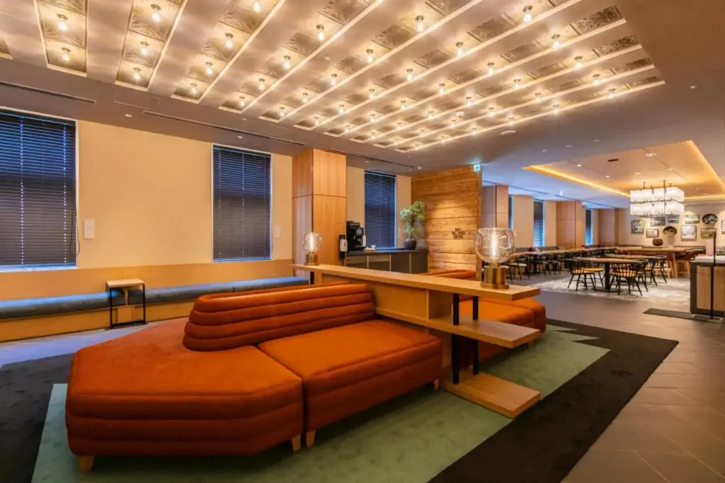 Lobby of a city hotel with comfy seating