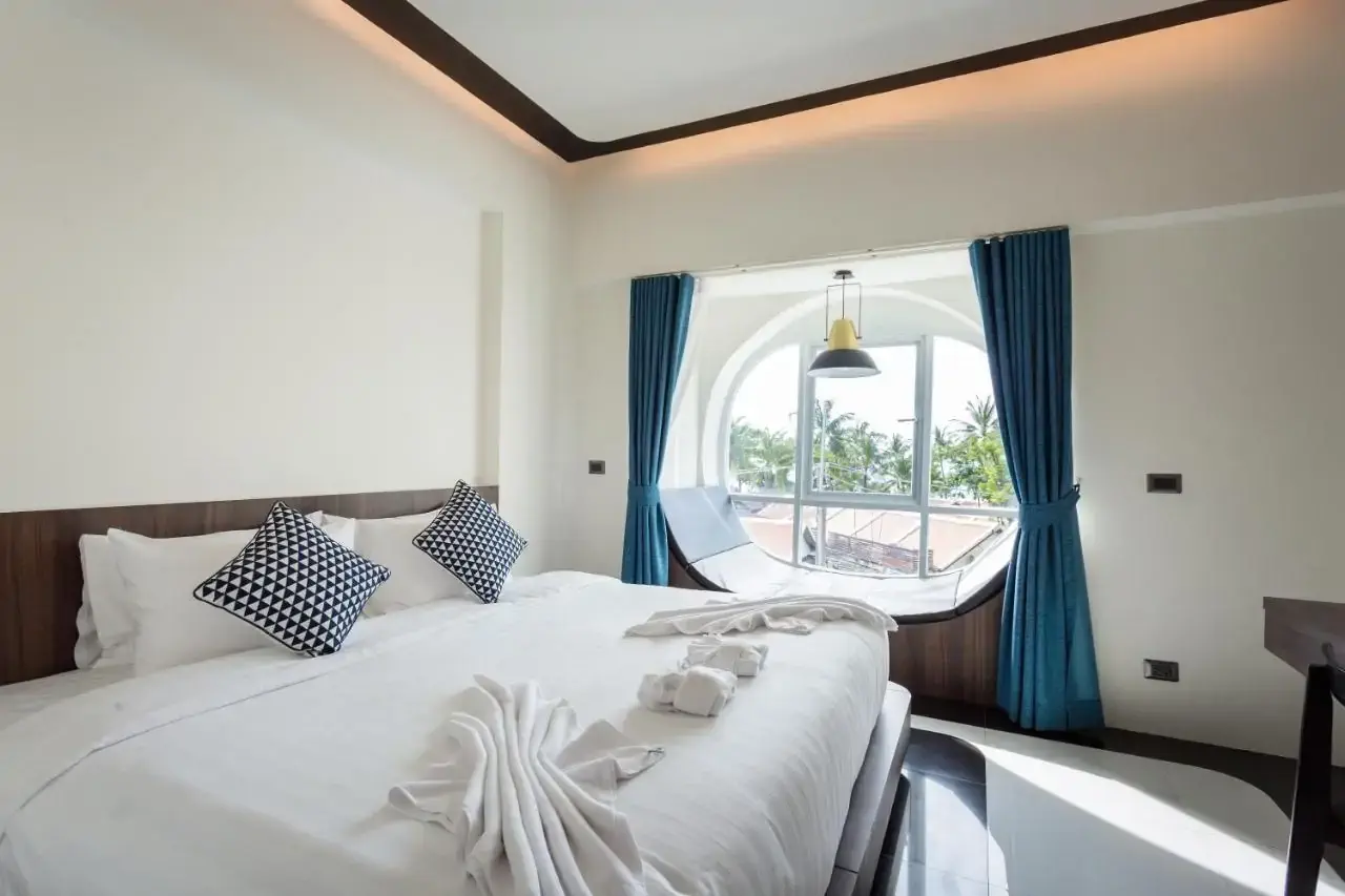 A simple modern provate room in a hostel with round window