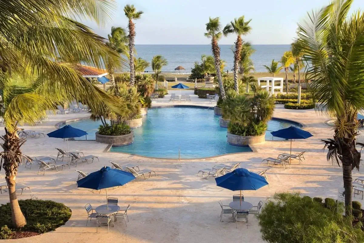 poolday_hr-jpg-hilton-ponce-casino-resort