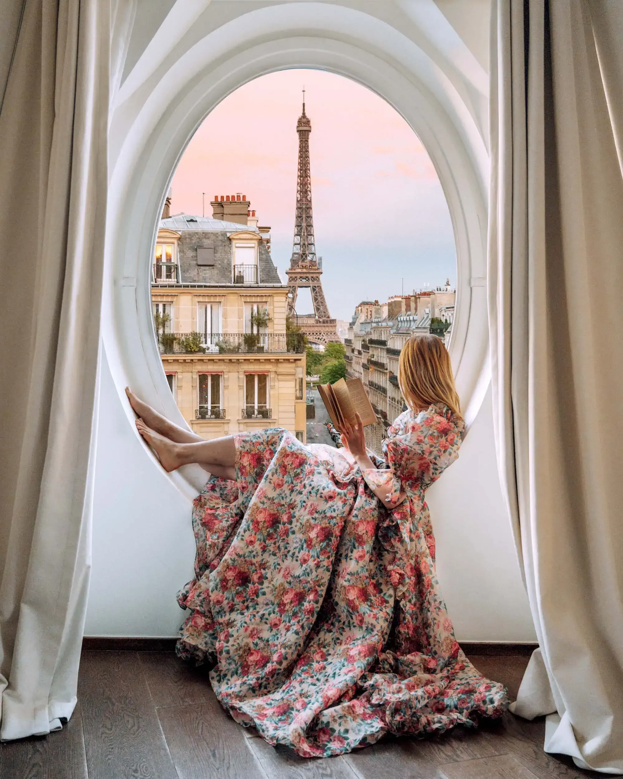 le-metropolitan-oval-window-1