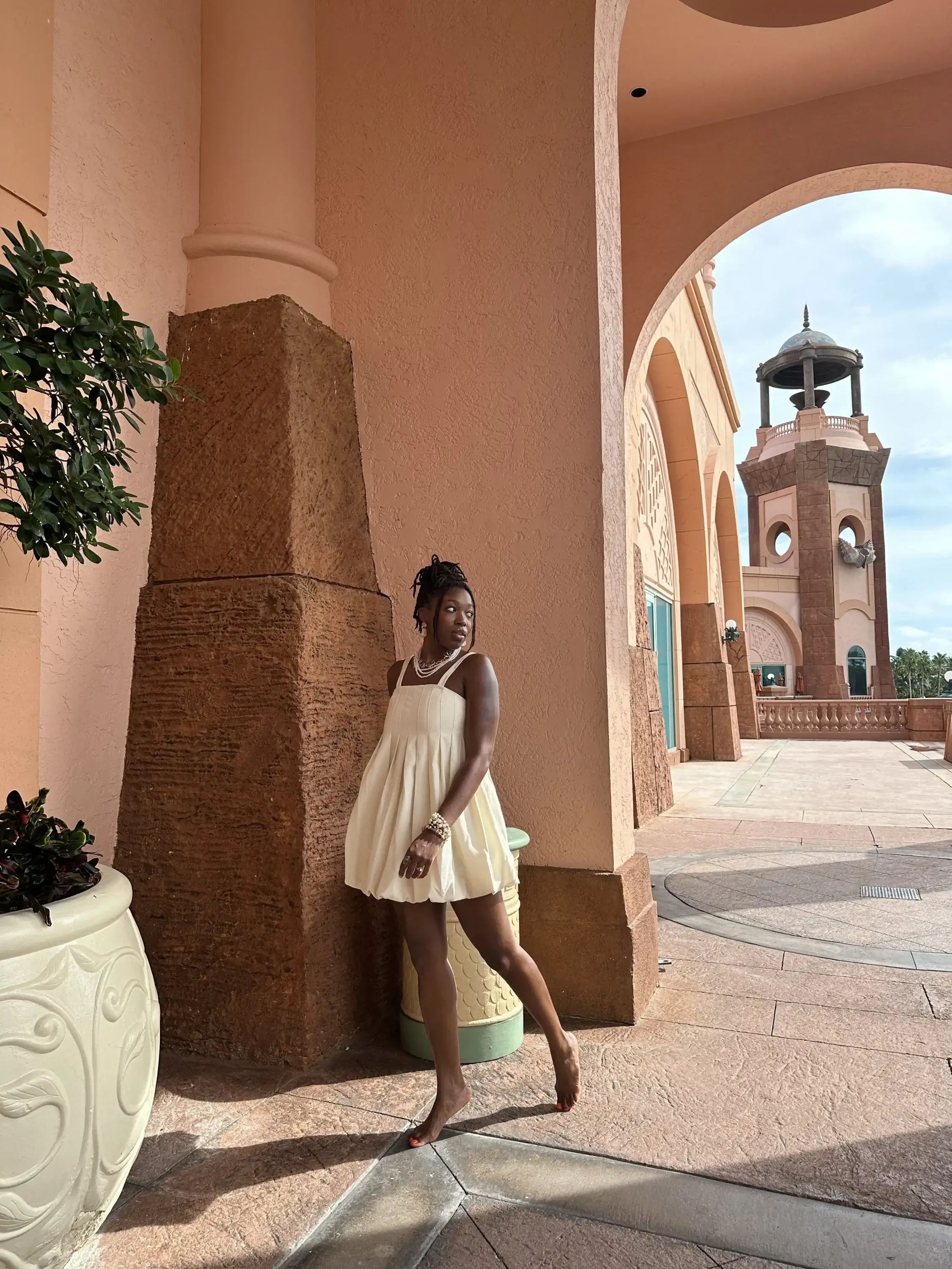 atlantis-beach-resort-walking-around-min