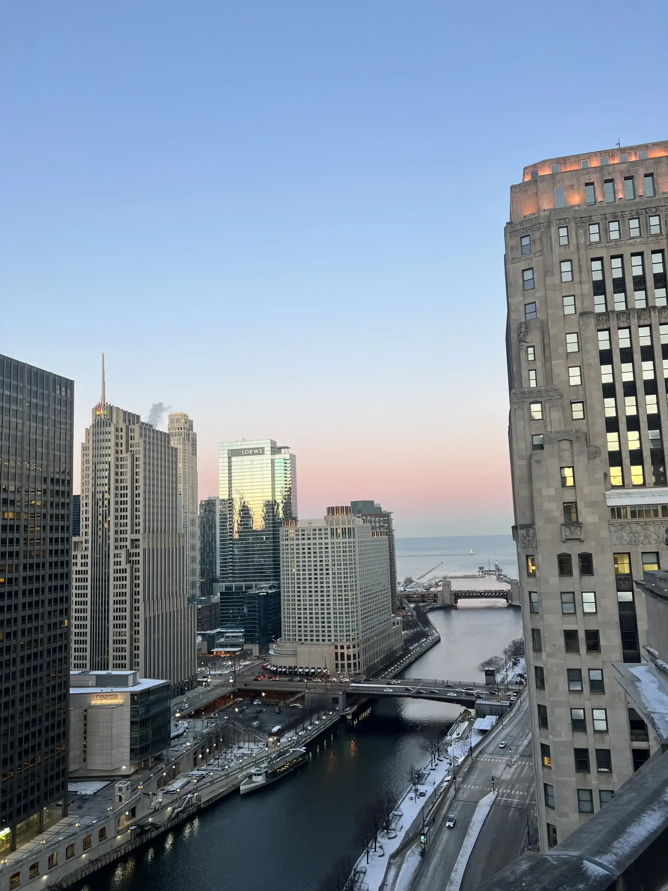 londonhouse-chicago-rooftop-view-from-hotel-min