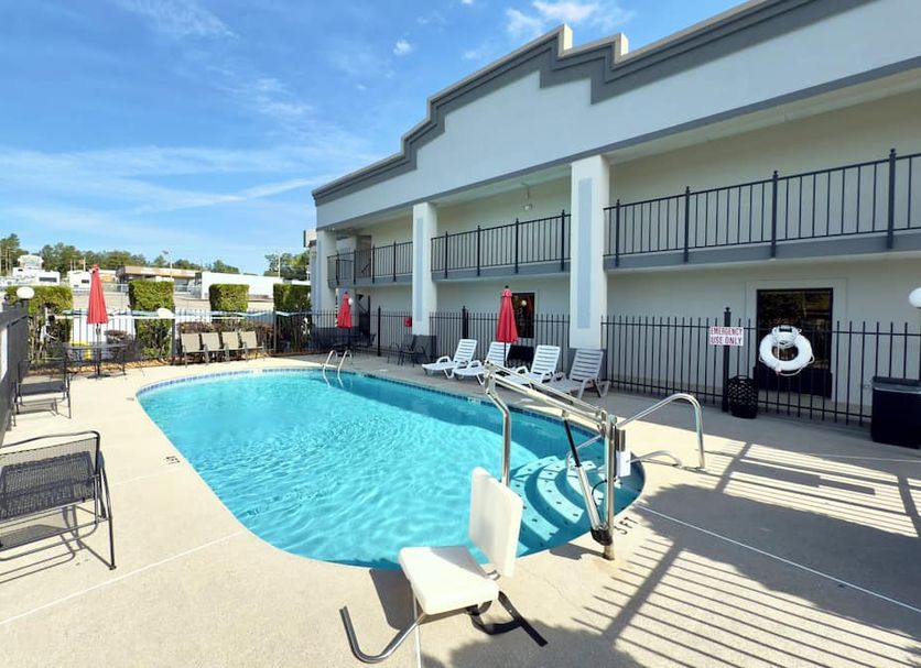 Econo Lodge Lenoir City - Knoxville Area poolside outdoor pool with lounge chairs and building exterior
