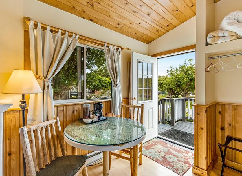 Dining room Photo