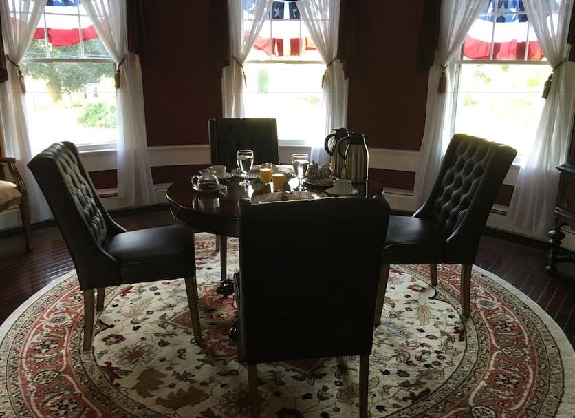 Dining room Photo