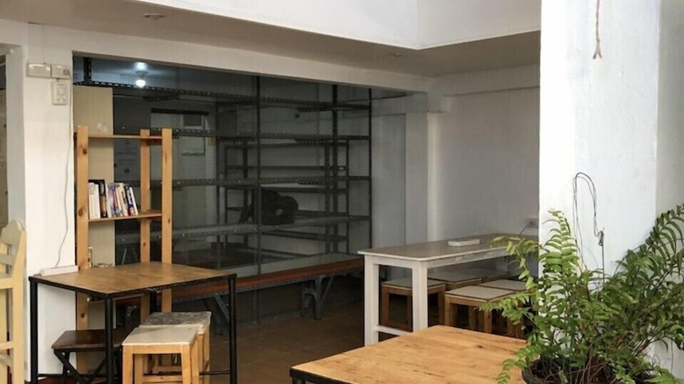 Ploy Hostel