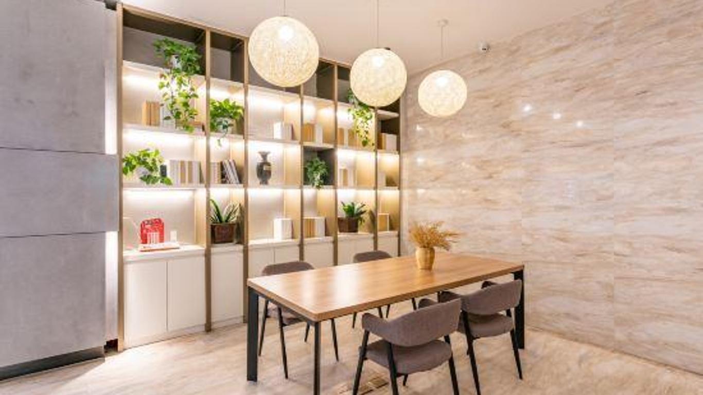 Starway Hotel (Zhengzhou East Railway Station Dongfeng South Road)