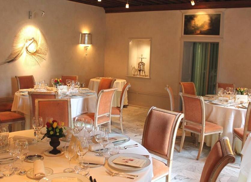 Banquet hall Photo
