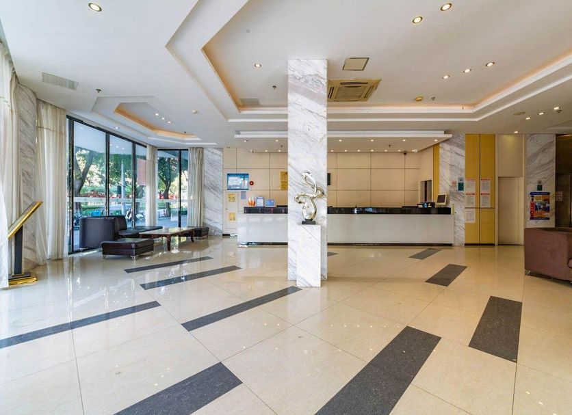 City Comfort Inn Foshan Zumiao Zhangcha lobby with reception desk and large windows in Foshan