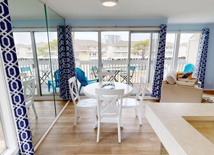 Dining room Photo