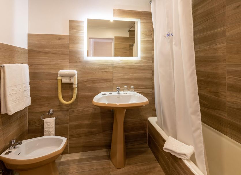 Hotel A.S. Sao Joao da Madeira bathroom with bidet, pedestal sink, mirror, and bathtub in São João da Madeira