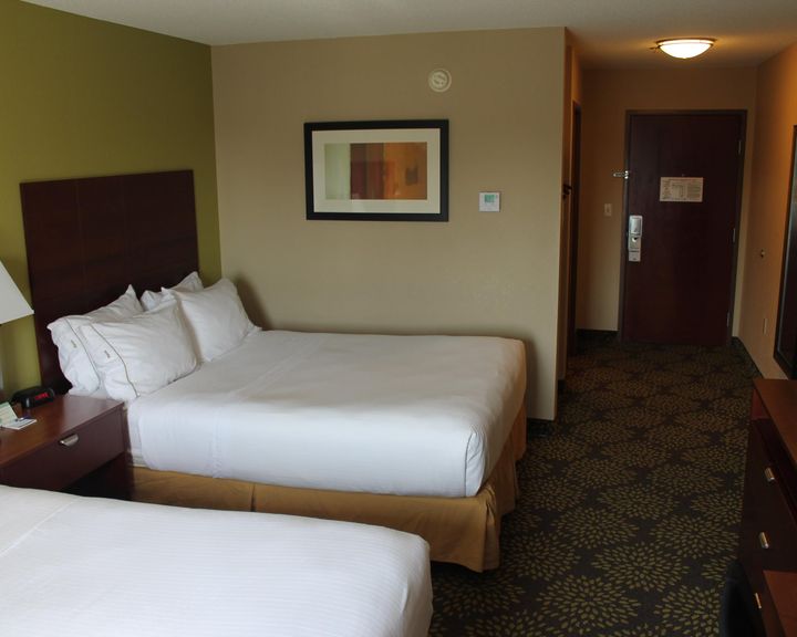 Holiday Inn Express Suites Starkville 114 Starkville Hotel Deals Reviews - Kayak