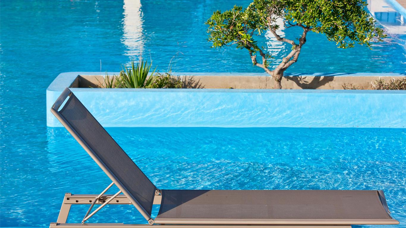 Mrs Chryssana Beach Hotel