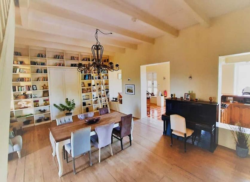 Dining room Photo