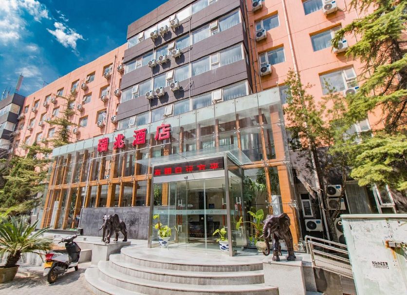 Ruizhao Hotel (Beijing Guomao Branch) in Beijing with glass entrance, steps, and multi-story facade