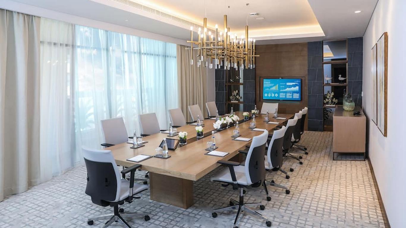 Al Jaddaf Rotana Suite Hotel