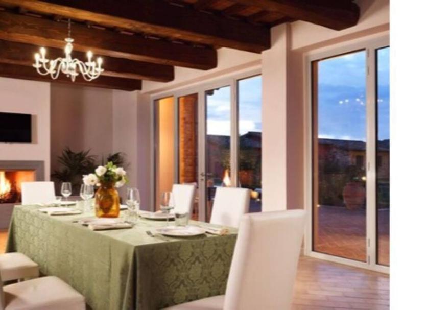 Dining room Photo