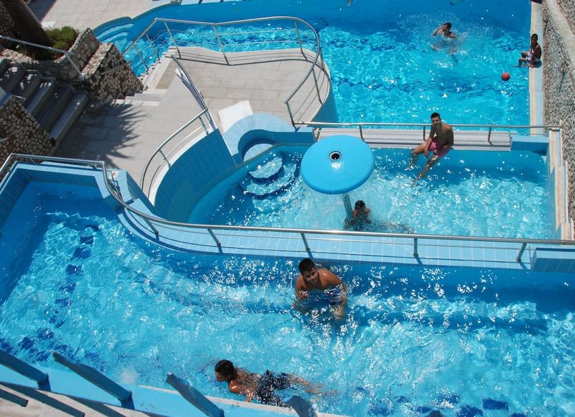Olympia Hotel, Sarandë: outdoor pool with water slide and swimmers