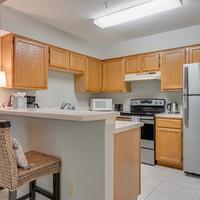 Cozy 1BR Condo with Pool and Gym Centrally Located