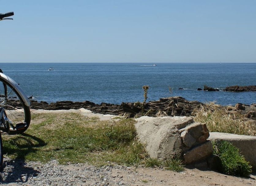 Hôtel Le Lichen De La Mer in Batz-sur-Mer with a bicycle beside a rocky seaside shoreline and ocean view