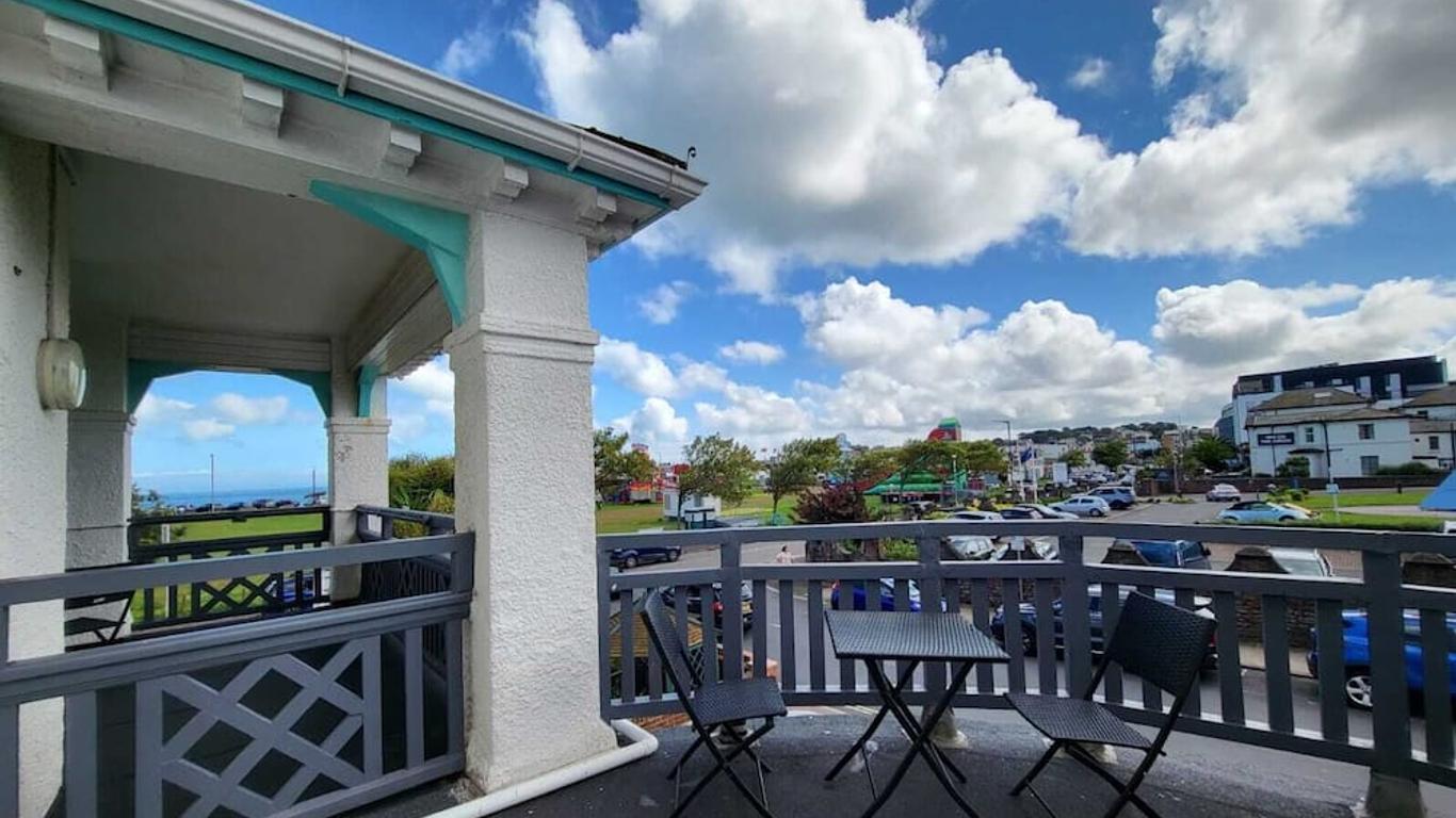 Beach Hotel Torbay B&B