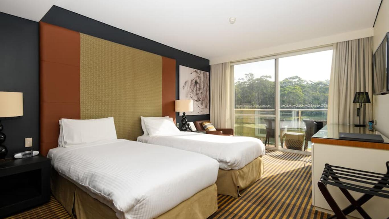 Lakeside Hotel and Conference Centre