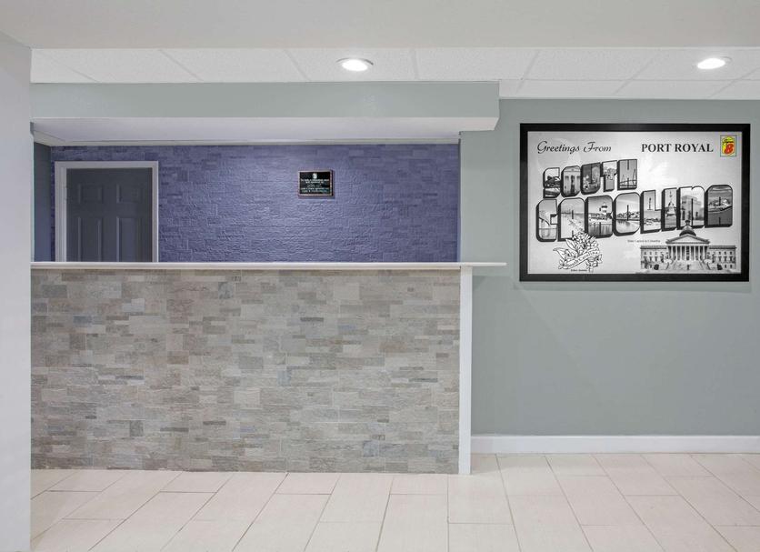 Front desk Photo
