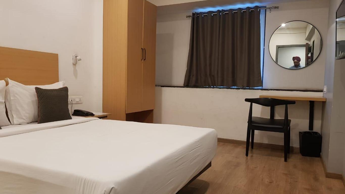 Hotel Singhs International