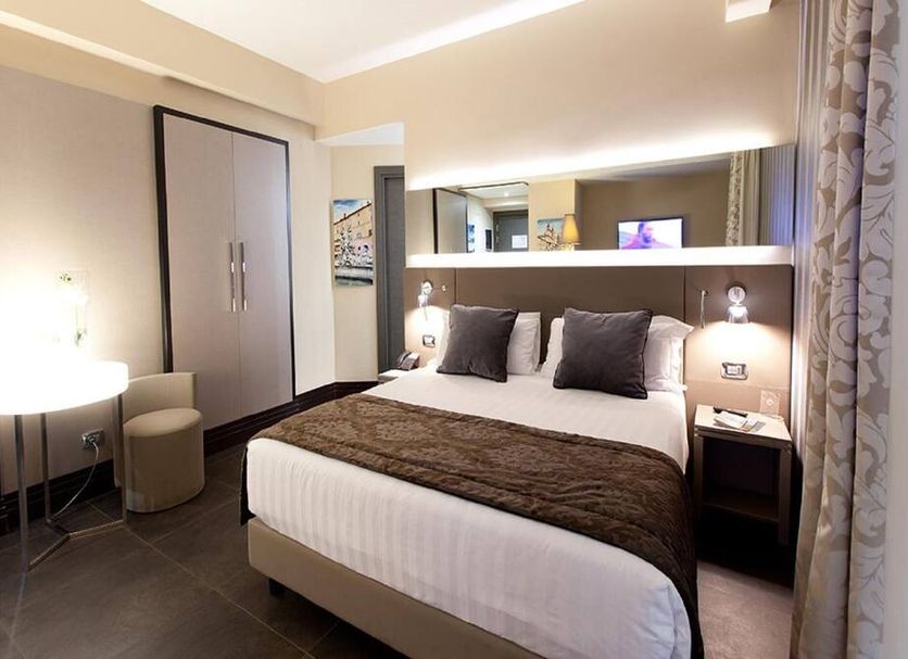 Quirinale Luxury Rooms Rome guest room with double bed, bedside lamps, wardrobe and seating area