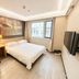 Iu Hotel Tianjin Xianshuigu National Exhibition Center Yuntan University Town guest room with bed, desk and window