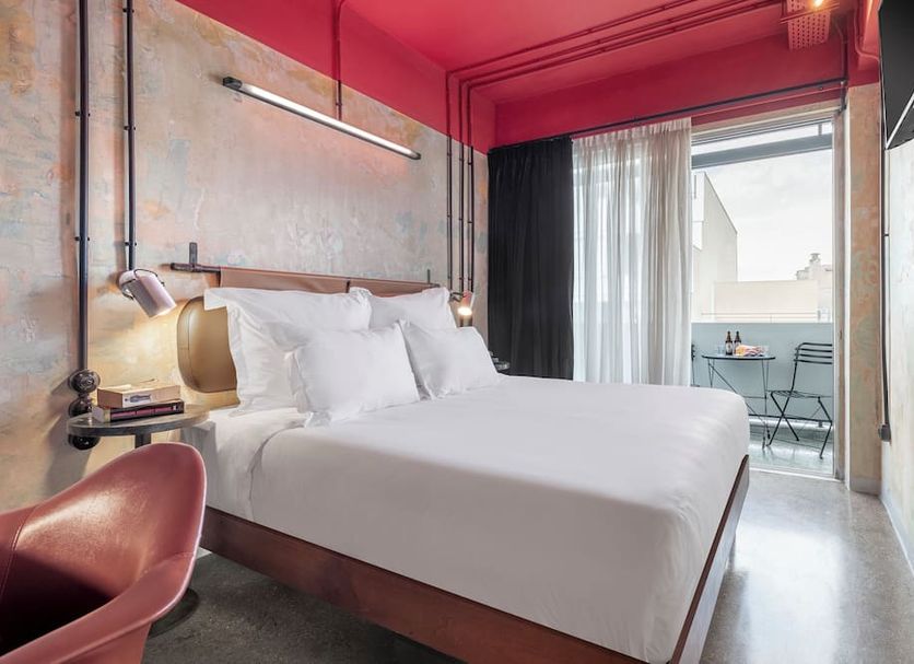 Max Brown Downtown Athens room with king bed and balcony view