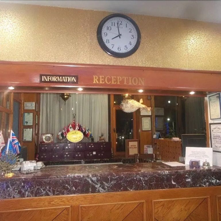 Front desk Photo