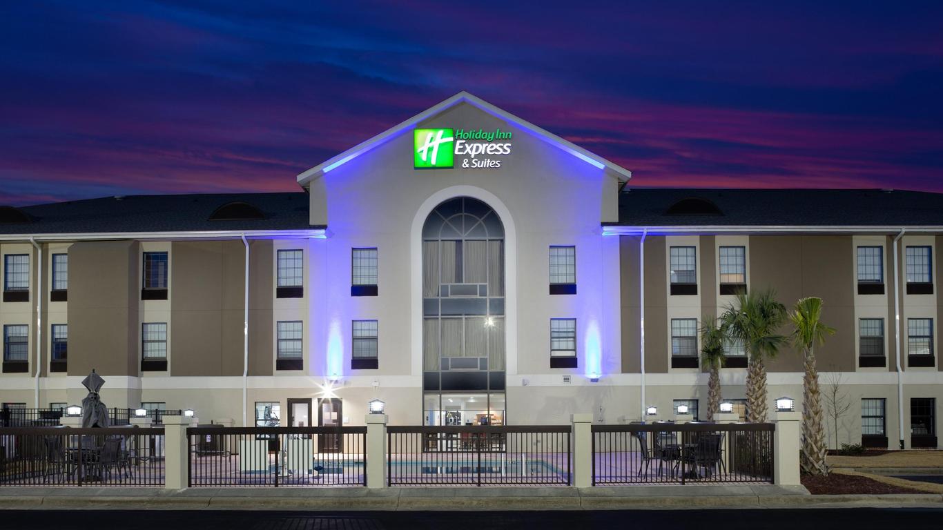 Holiday Inn Express & Suites Morehead City