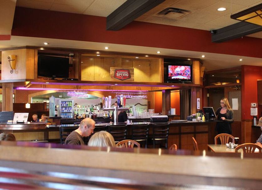 Walking Eagle Inn & Lodge in Rocky Mountain House bar and lounge with TVs and seating