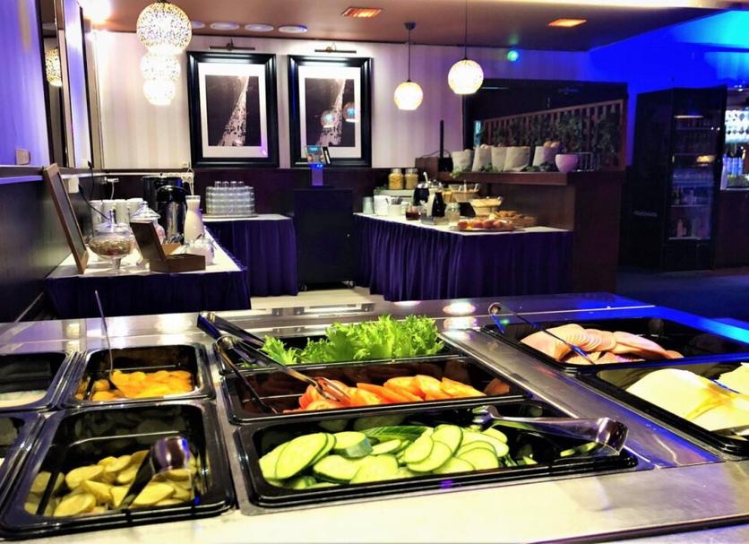Buffet Photo
