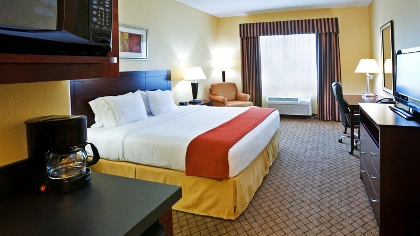 Holiday Inn Express & Suites New Boston