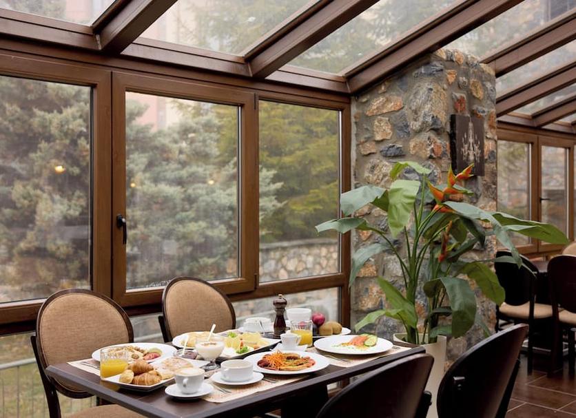 Dining room Photo