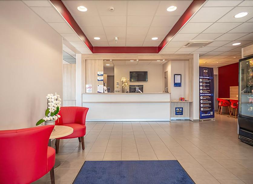 Front desk Photo