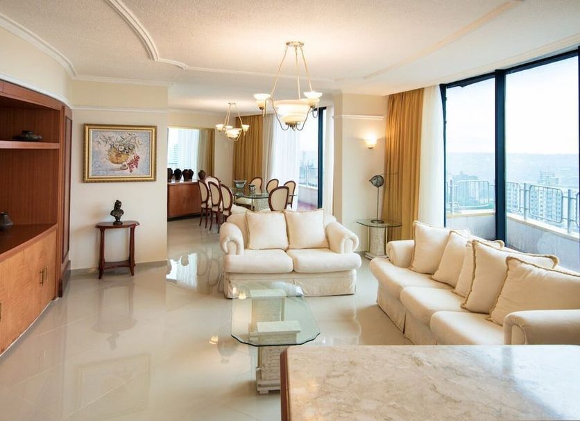 Hotel Golden Park Internacional Foz & Convenções By Nacional Inn suite with city view in Foz do Iguaçu
