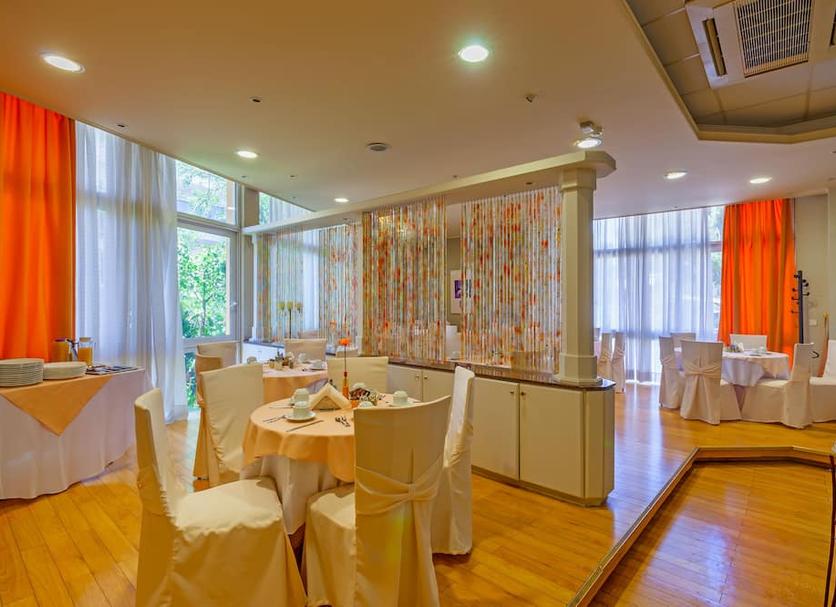 Banquet hall Photo