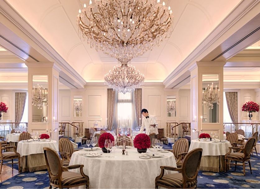 The Peninsula Hong Kong in Hong Kong: elegant fine-dining room with chandeliers and round tables