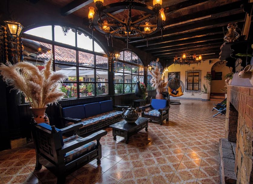 Hotel Palacio de Moctezuma lobby in San Cristóbal de las Casas with arched windows and rustic seating