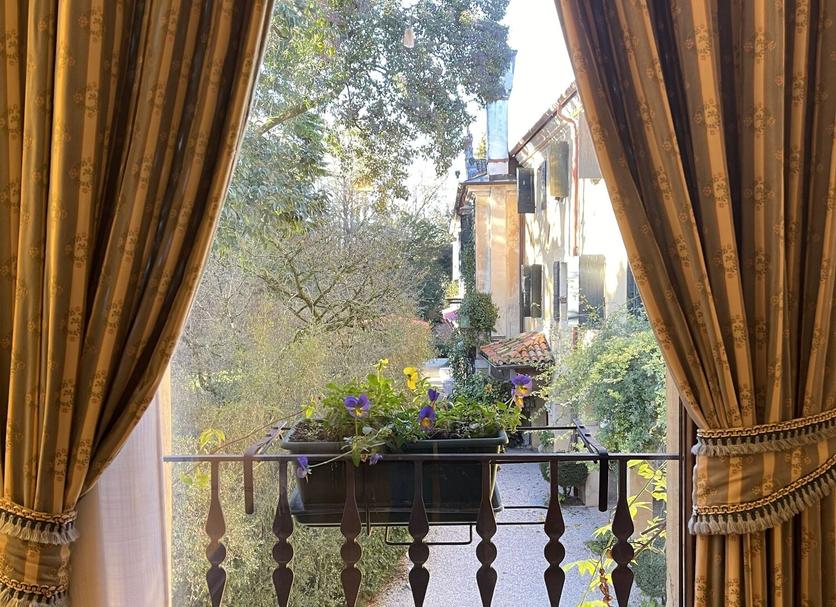 Balcony Photo