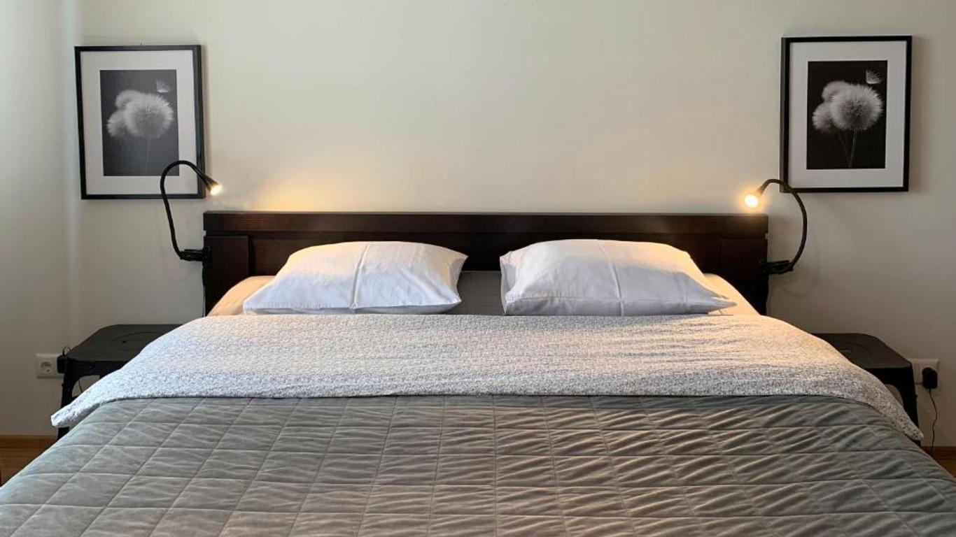 Orange Sipelga Balcony & Free Parking