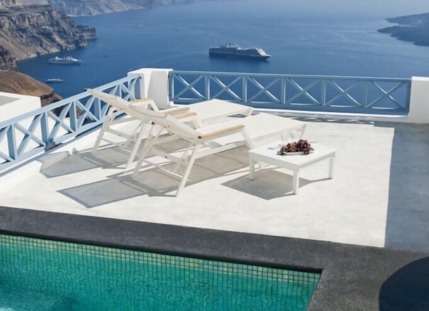 Gorgona Villas in Imerovigli with plunge pool, sun loungers, and caldera sea views