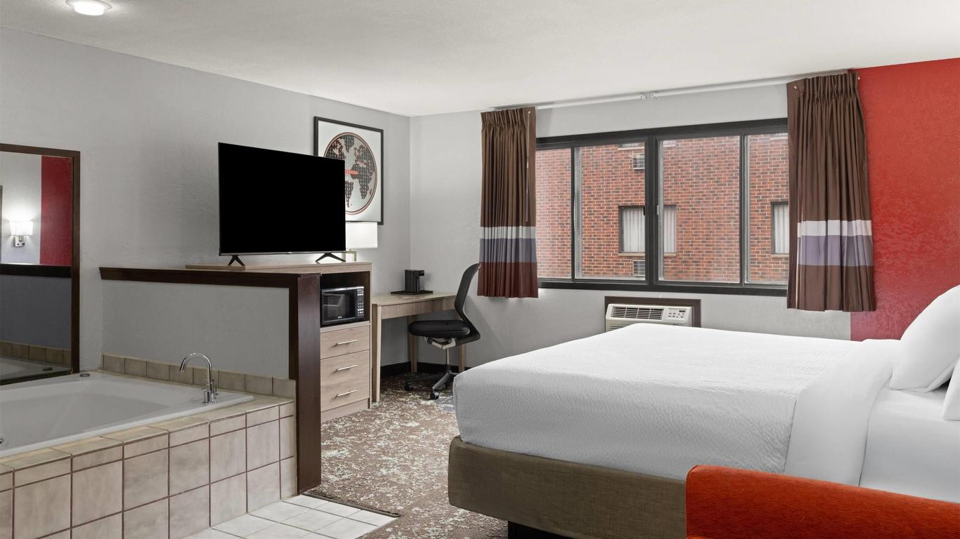 Ramada by Wyndham Cedar Rapids South