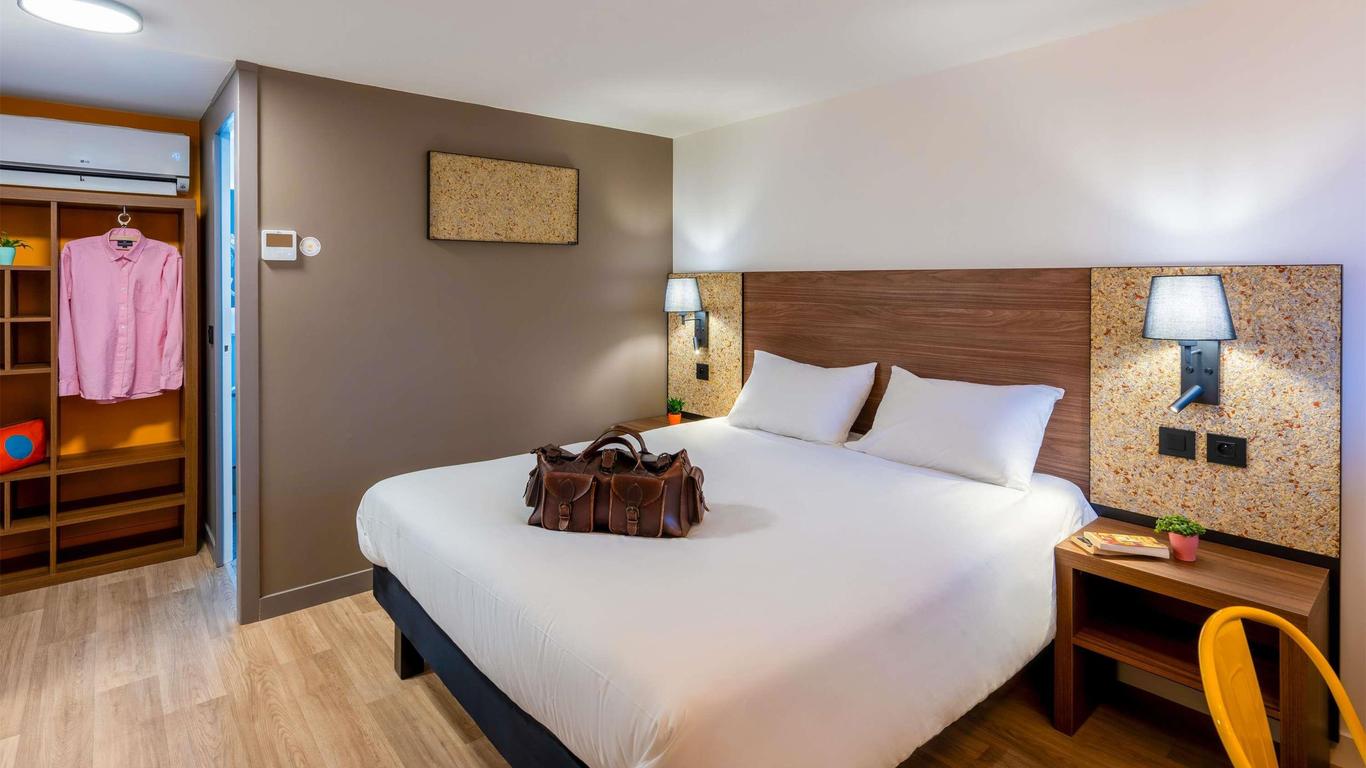 greet Hotel Chatellerault