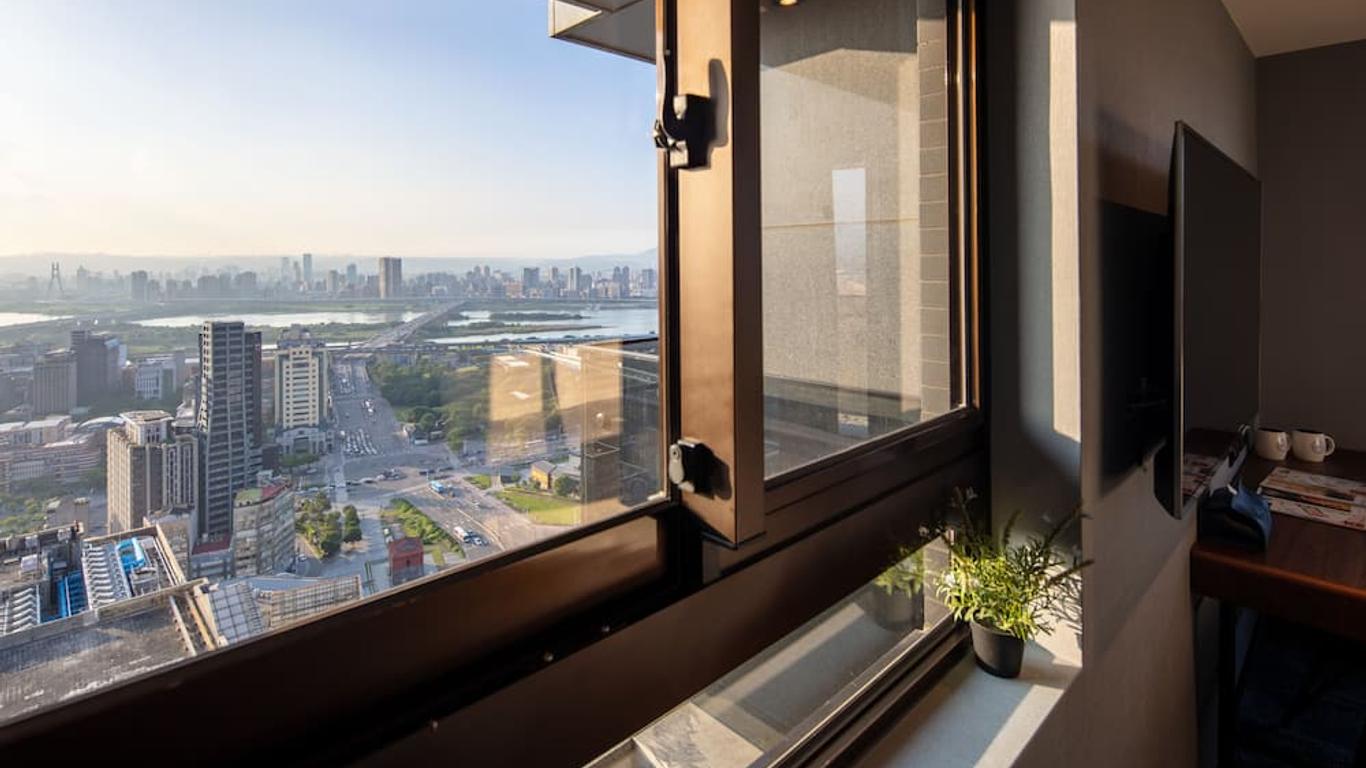 Roaders Plus Hotel - Taipei Station