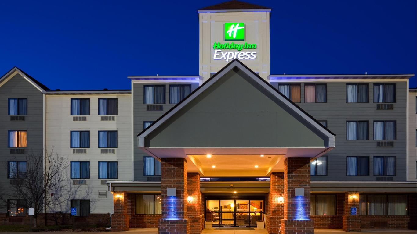 Holiday Inn Express & Suites Coon Rapids-Blaine Area