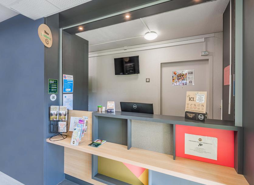 Front desk Photo